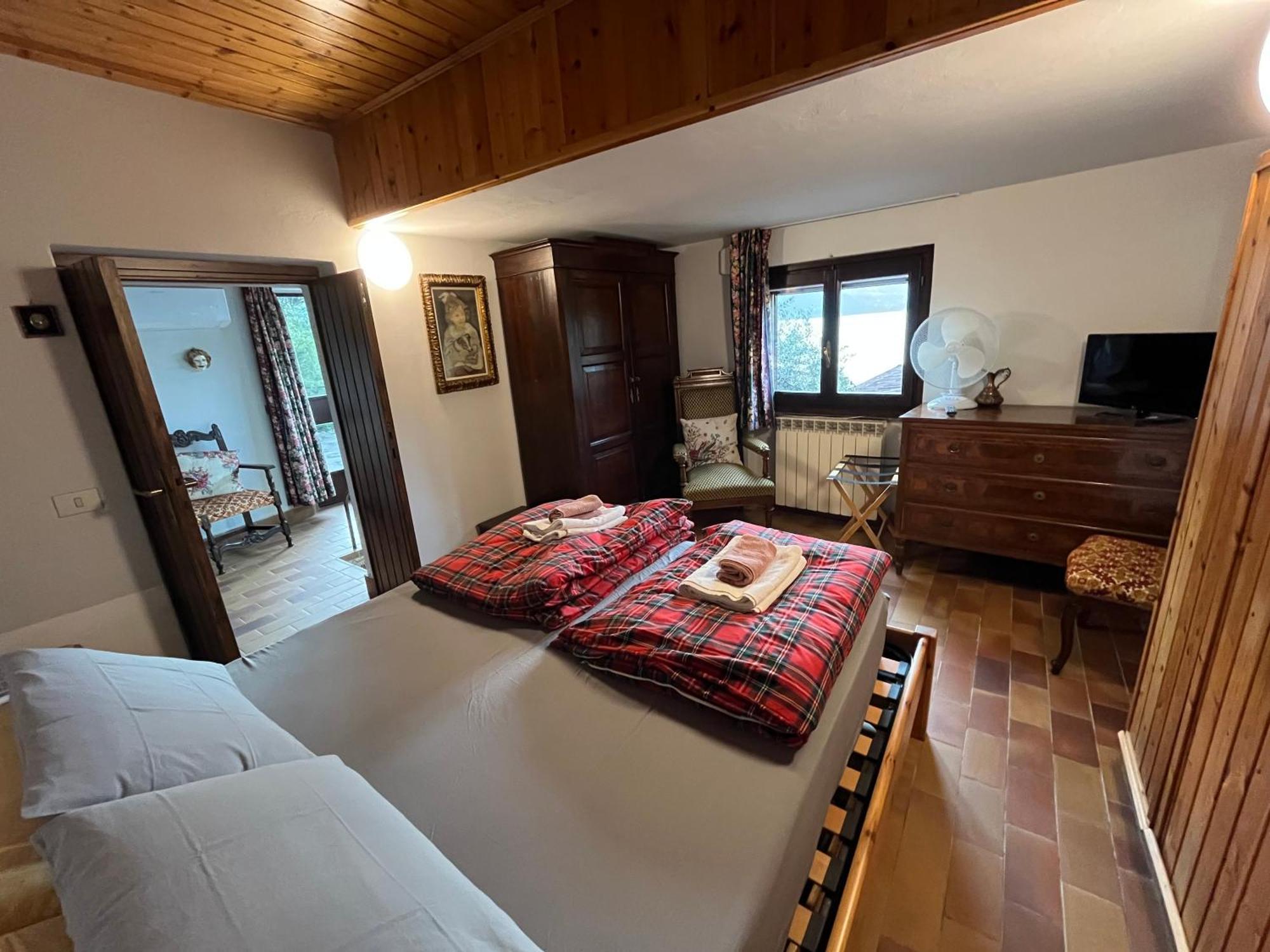 Suitecastlelakeview 3 Беллано Экстерьер фото